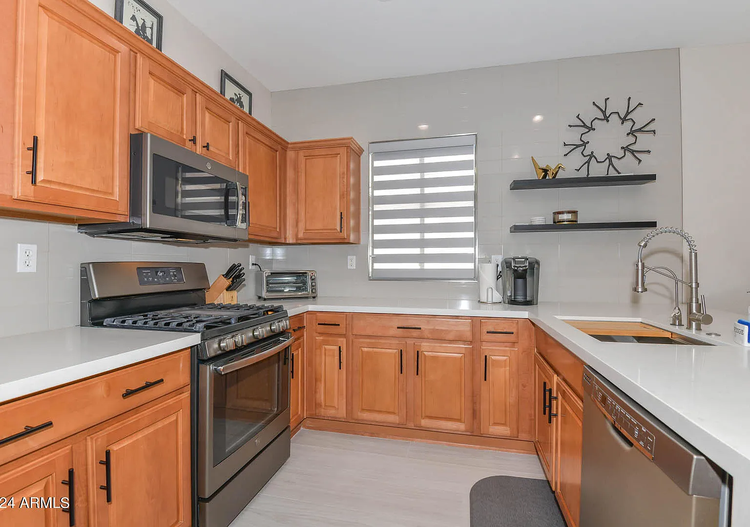 3 bed, 2.0 bath, 1490 sqft, $3,200 — Photo 4