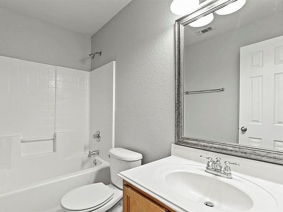 3rd image of 3912 Vista Greens Dr