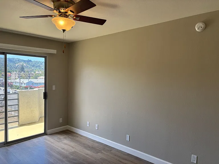 Laurel Canyon, 4500 — Photo 41