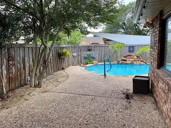 2nd image of 5004 Roberts Dr