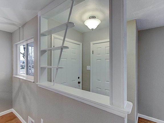 3rd image of 1324 S Shoshone St