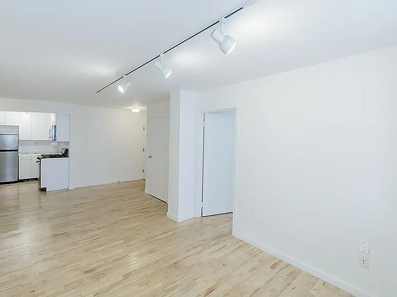 2nd image of 49 Ludlow St APT 5C