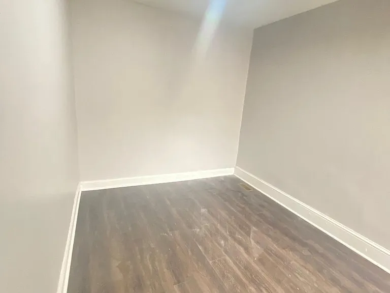 1332 N Hobart St — Photo 12
