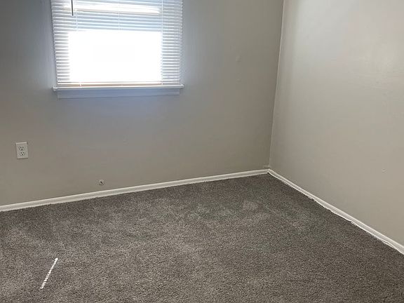 5th image of 920 Dunbar St