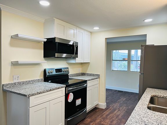 5th image of 203 Coral Ln