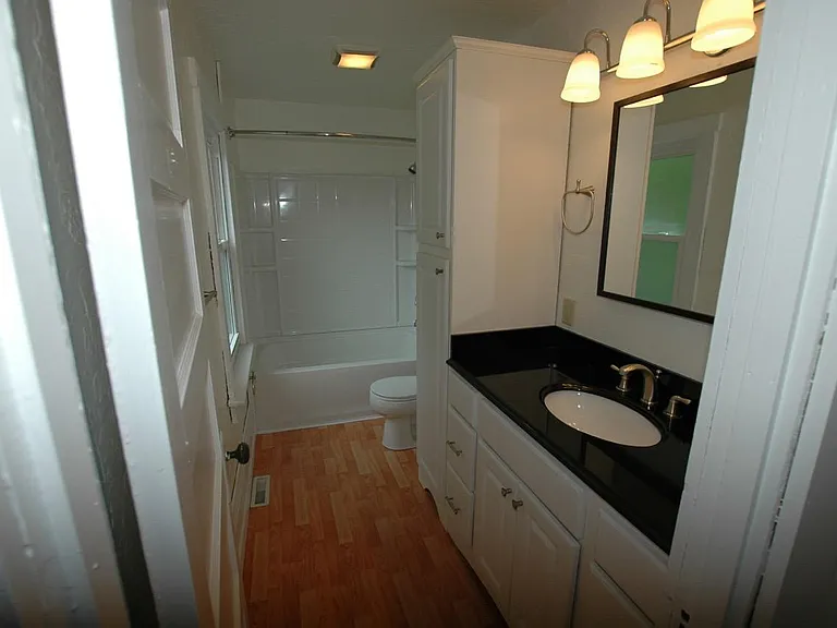 1510 Moore St — Photo 9