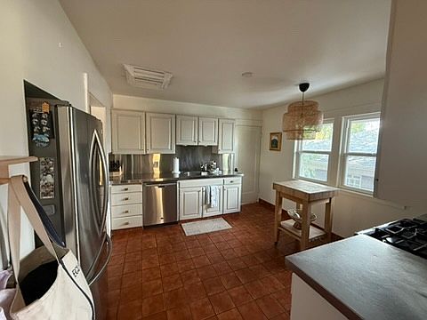 2nd image of 1372 E Thornton Ave