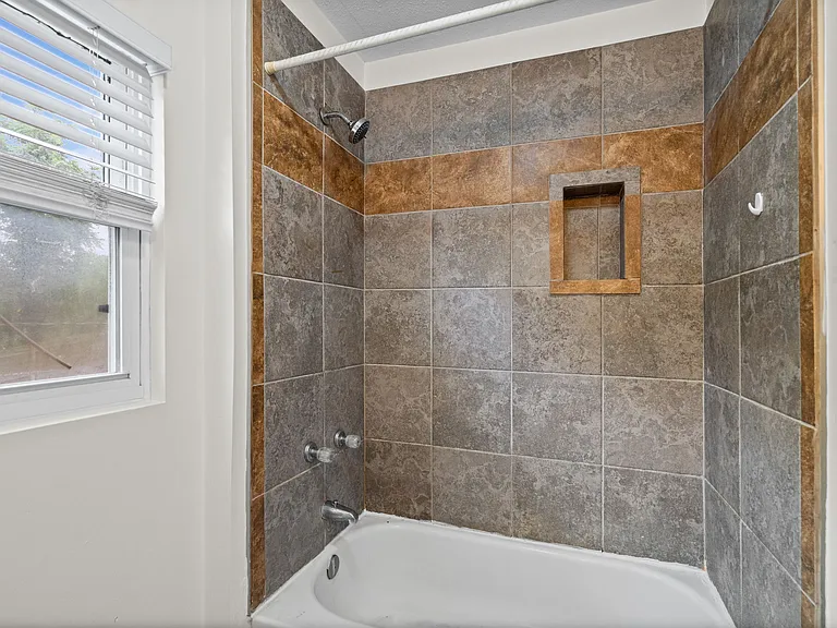 504 Blue Ridge Blvd #B — Photo 13