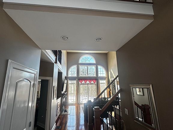 2nd image of 44 Old Country Road