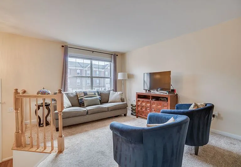 206 Dundee Pl — Photo 3