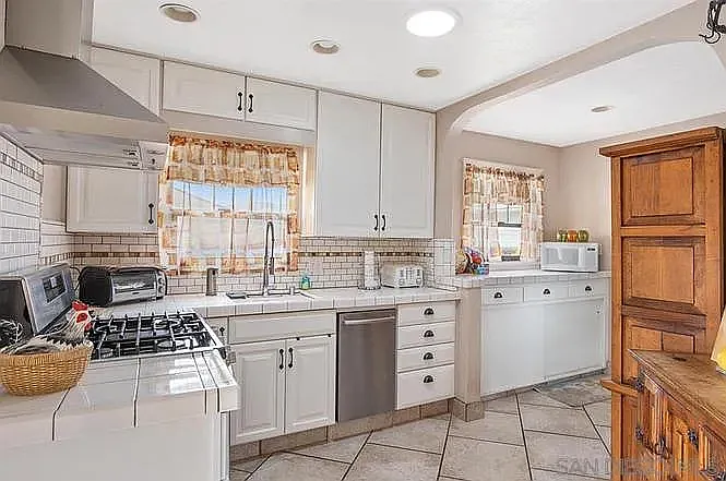 2234 Bancroft St — Photo 4