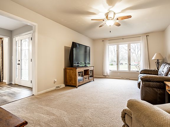 3rd image of 301 Oak Boulevard South Dr