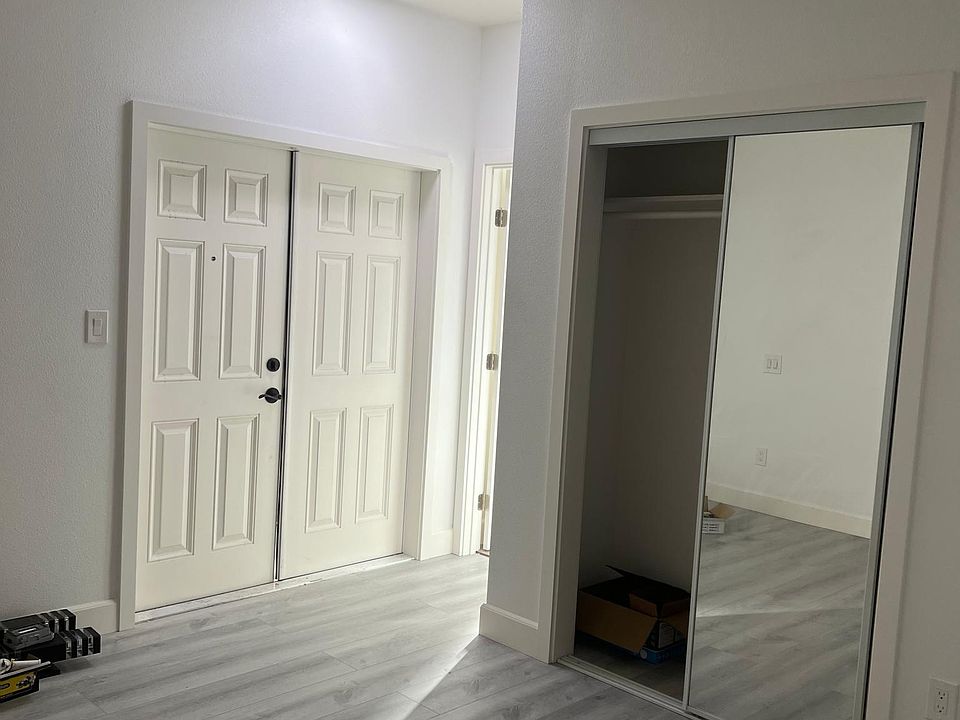 2nd image of 1325 Fremont St