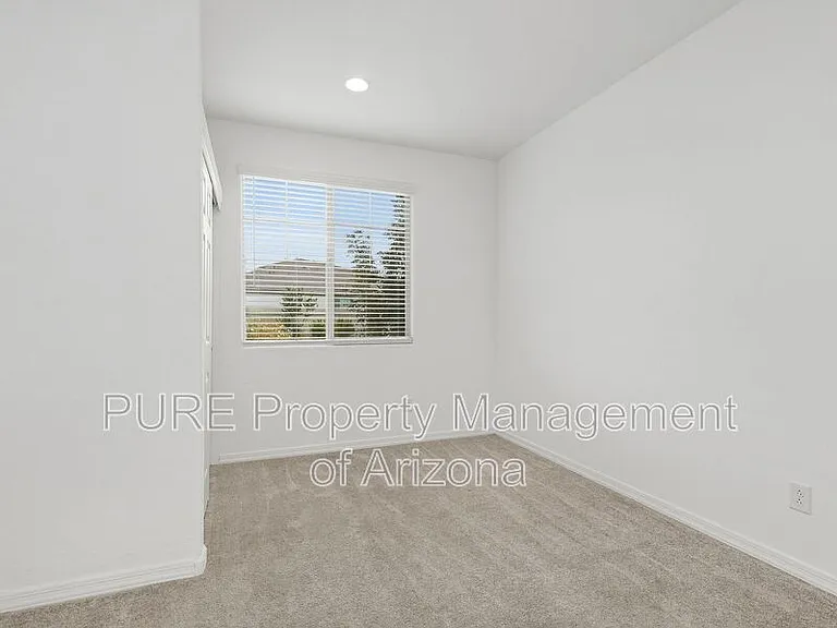 5177 N 87th Dr — Photo 16