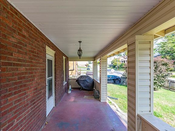 5th image of 233 W Cherry St