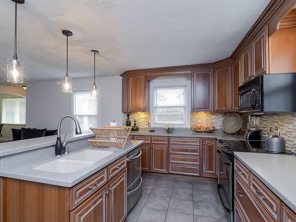 2nd image of 205 Macfie Dr
