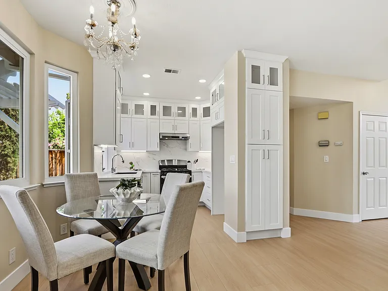 1290 Notting Hill Dr — Photo 7