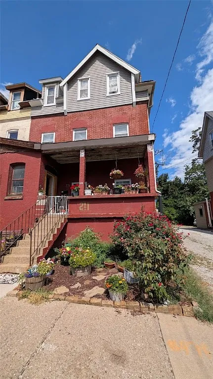 211 Coltart Ave photo 1