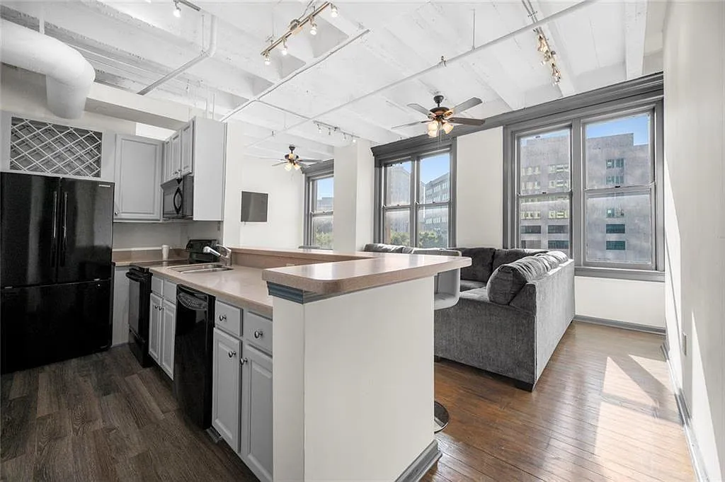 2 bed, 2.0 bath, 1032 sqft, $2,100 — Photo 2