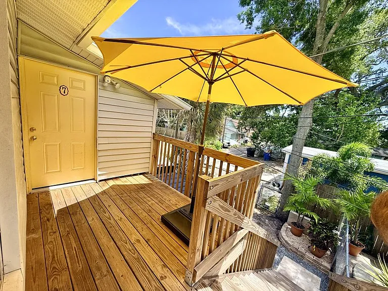 1135 Highland St N — Photo 17