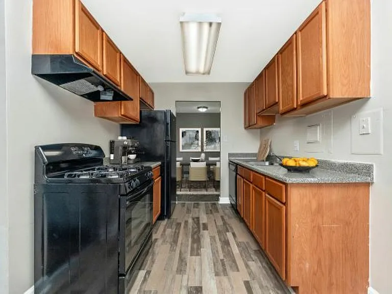 Arden Pointe Apartments — Photo 4