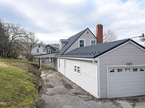 2nd image of 1067 N 20th Ave