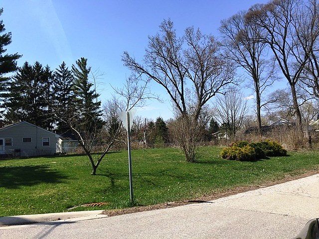 1st image of 256 Woodland Dr