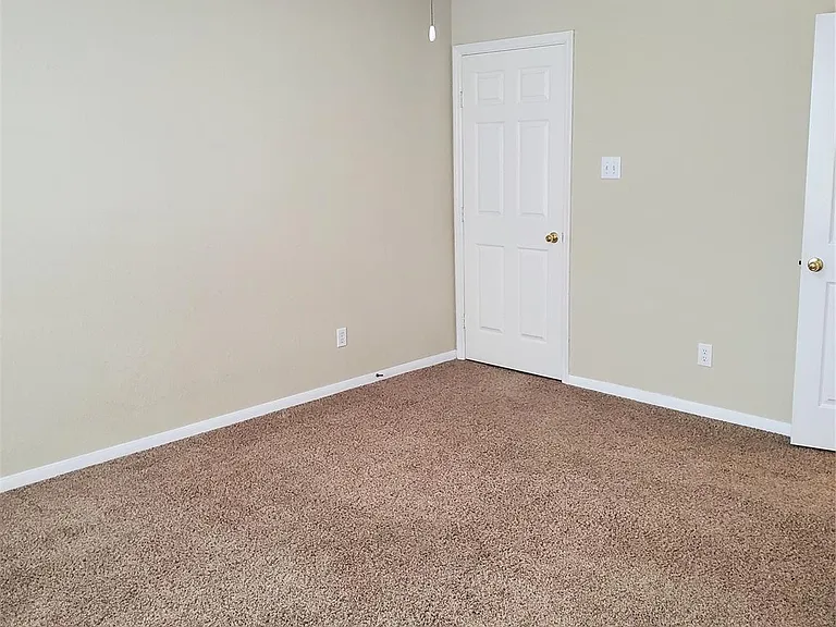 2715 Falling Forest Ct — Photo 25