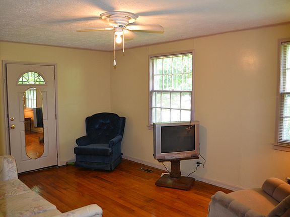 2nd image of 208 NW Tobler Ln