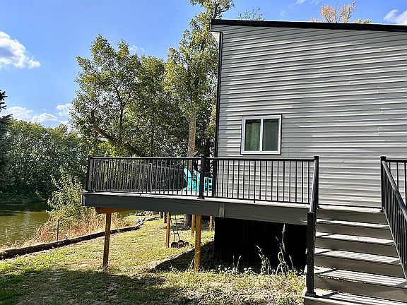 Side view with steps and VIE