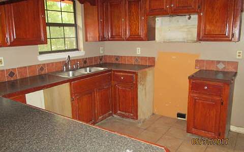 2nd image of 1170 SE Violet Pl
