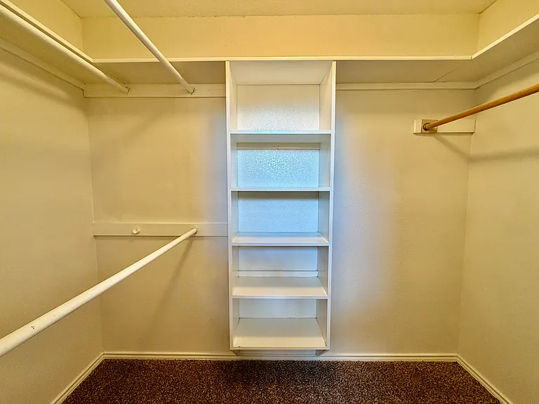 1302 Old Knoll Dr — Photo 12