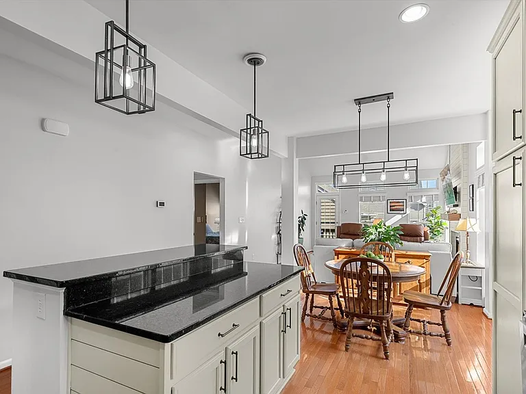 301 Adelaide Dr — Photo 17