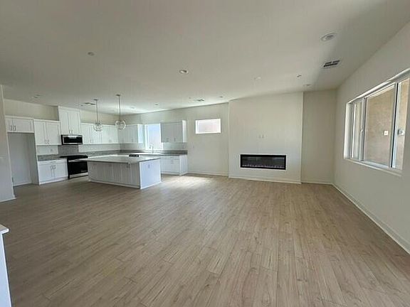 5th image of 48183 Barrymore St