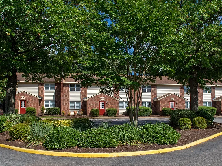 Chatham Square Apartments — Photo 15