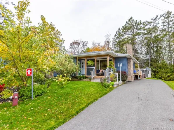 23 Bickerton Ave, Sackville, NB E4L 3M8