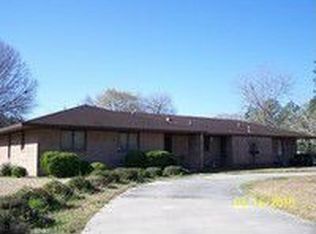 211 Flora Ln, Alma, GA 31510