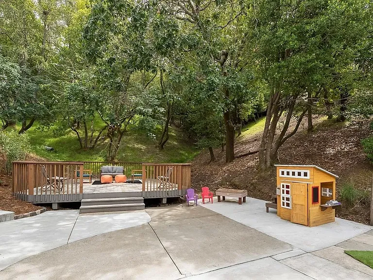 101 Brown Dr — Photo 16