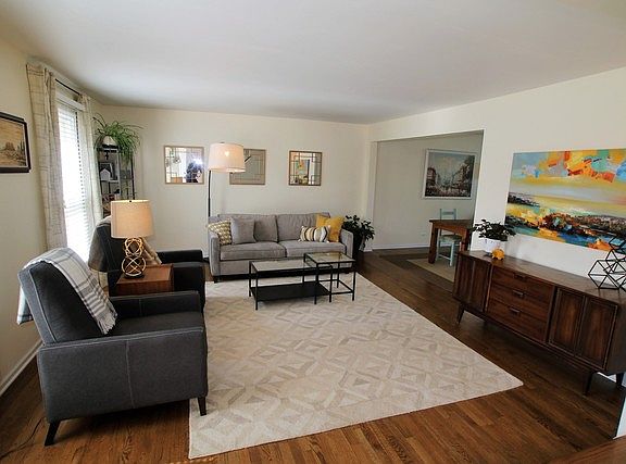 3rd image of 465 S Garden Ave
