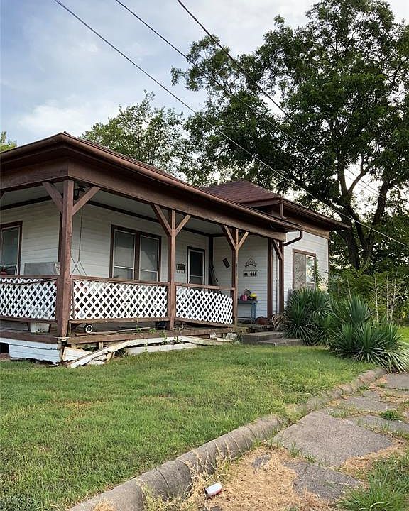 1st image of 2703 Spencer St