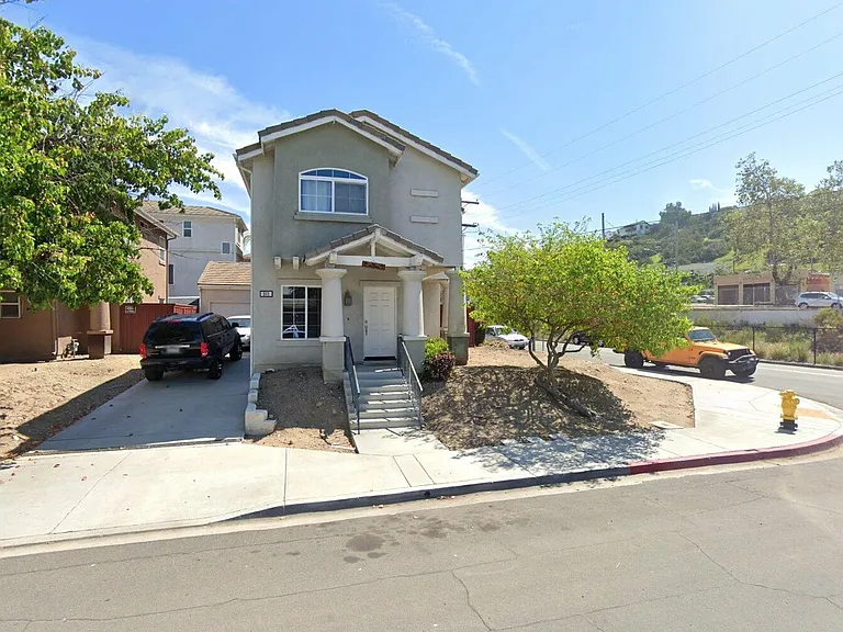 511 Stork St — Photo 1