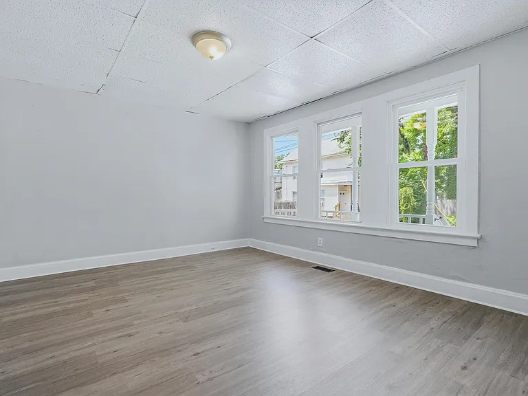 70 Van Deusen St — Photo 8