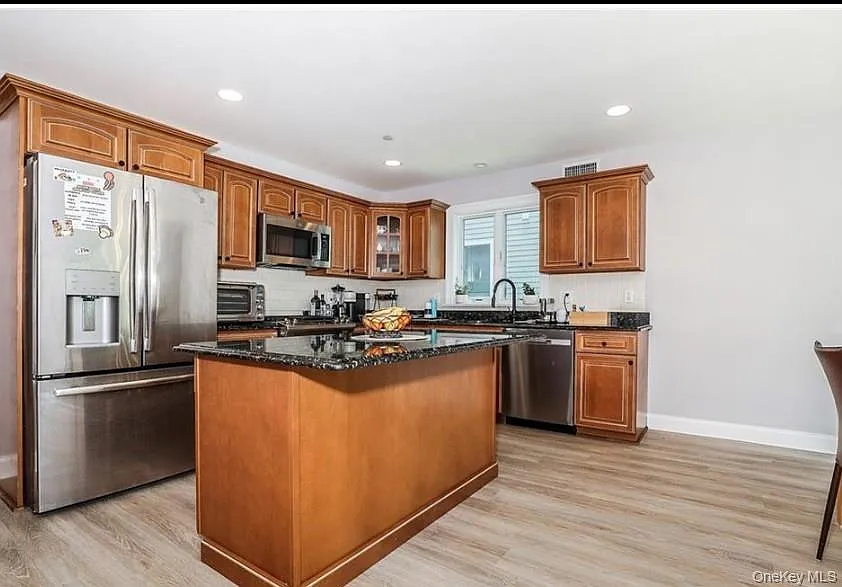 186 Woodside Ave — Photo 2