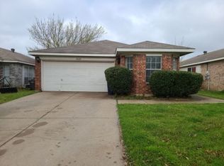 10620 Flamewood Dr, Fort Worth, TX 76140