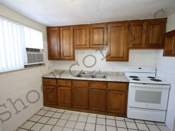 2150 N Franklin St APT 305, Denver, CO 80205