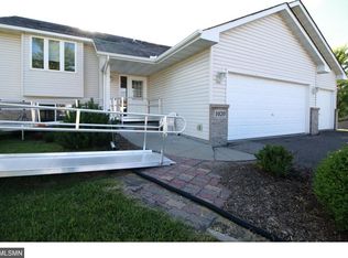 1020 Bluestem Ln, Lester Prairie, MN 55354