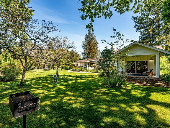 3rd image of 10 Oak Tree Drive