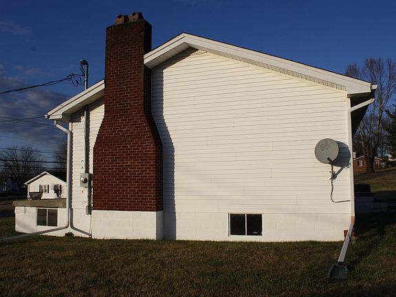 3rd image of 206 S McWhorter St