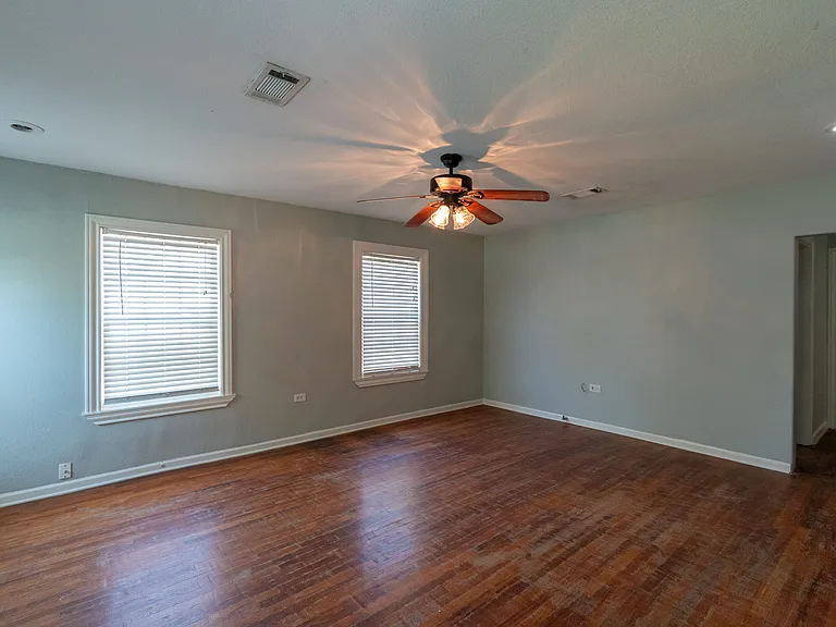 2606 Pine Ave — Photo 24