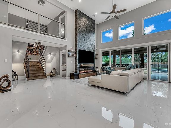 4th image of 2609 Lake Shore Dr